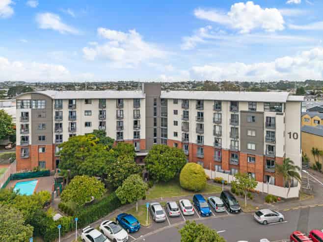 2A/10 Crown Lynn Place, New Lynn