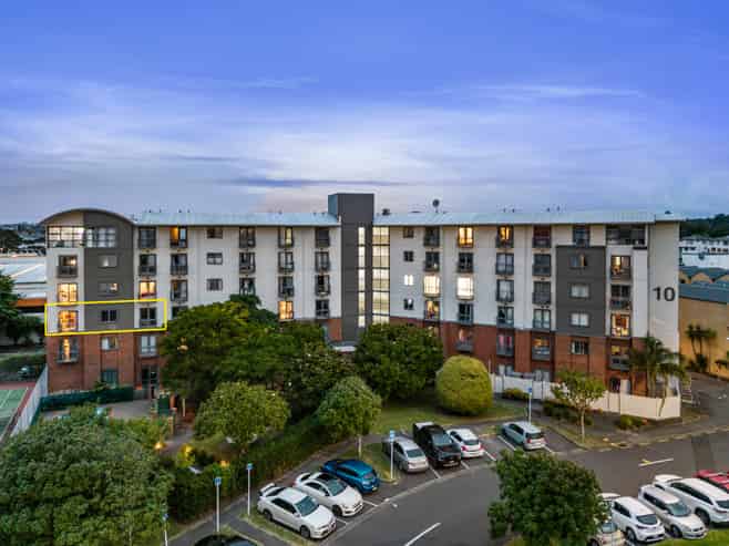 2A/10 Crown Lynn Place, New Lynn