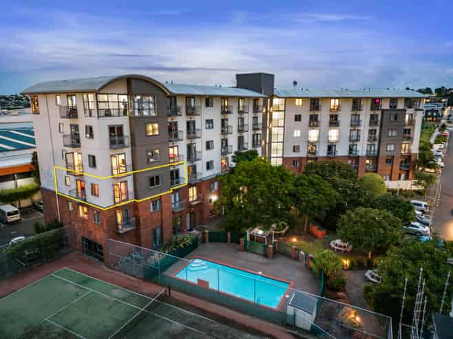 2A/10 Crown Lynn Place, New Lynn