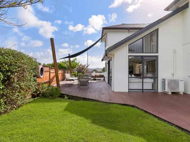 1 Dressage Lane, Greenhithe