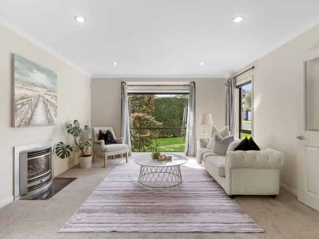 1 Dressage Lane, Greenhithe