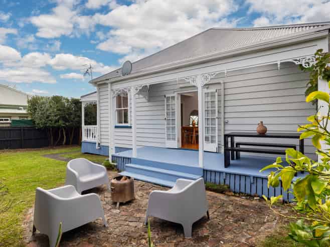 2/13 Tasman Avenue, Mount Albert