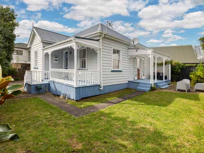 2/13 Tasman Avenue, Mount Albert