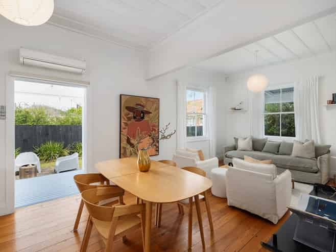 2/13 Tasman Avenue, Mount Albert