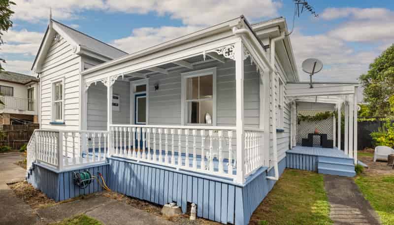 2/13 Tasman Avenue, Mount Albert