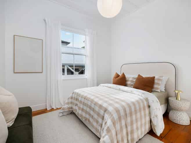 2/13 Tasman Avenue, Mount Albert