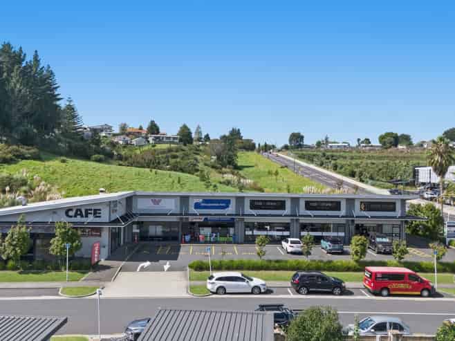 Superb satellite shopping centre