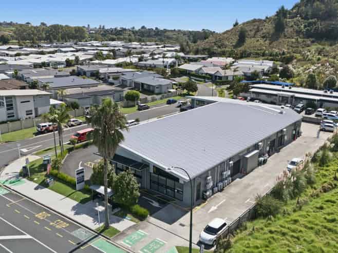 Superb satellite shopping centre