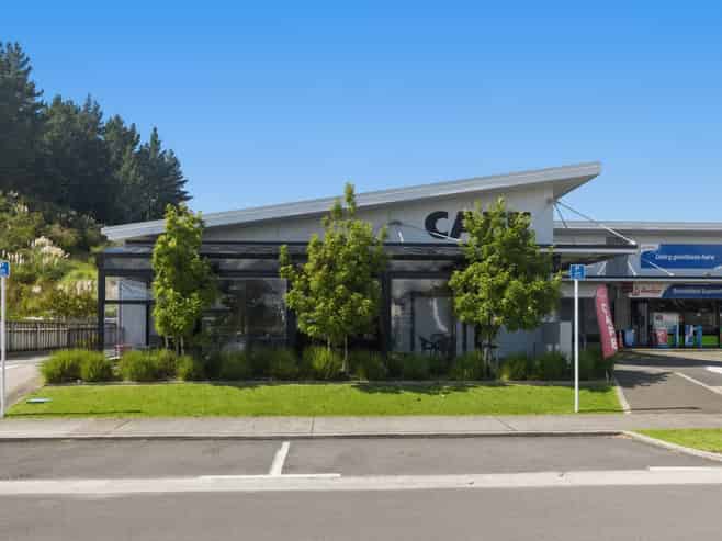 Superb satellite shopping centre