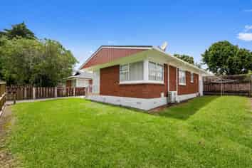 1/8 Edgewater Drive, Pakuranga