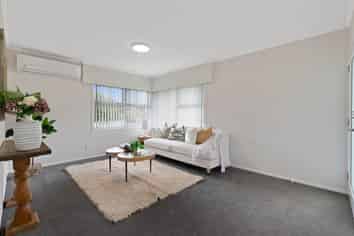 1/8 Edgewater Drive, Pakuranga