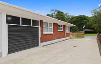 1/8 Edgewater Drive, Pakuranga