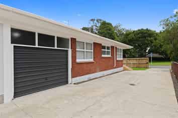 1/8 Edgewater Drive, Pakuranga