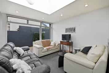 32B Elizabeth Street, Victoria