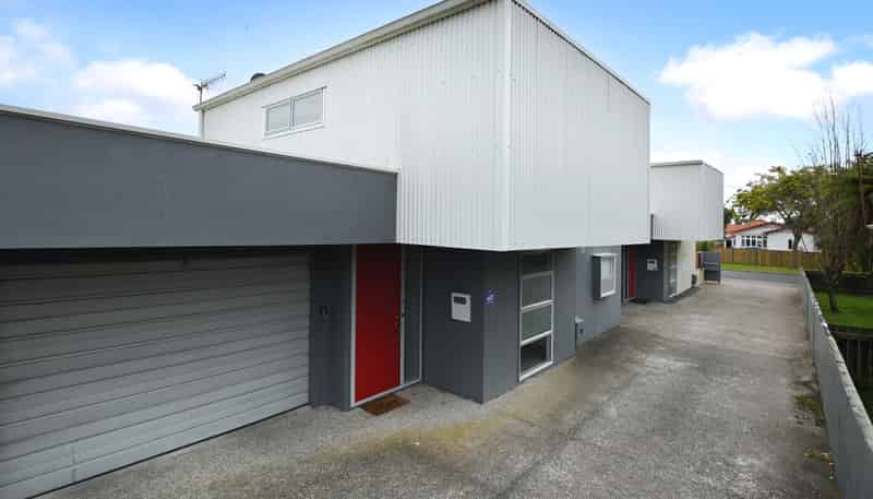 32B Elizabeth Street, Victoria