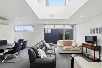 32B Elizabeth Street, Victoria