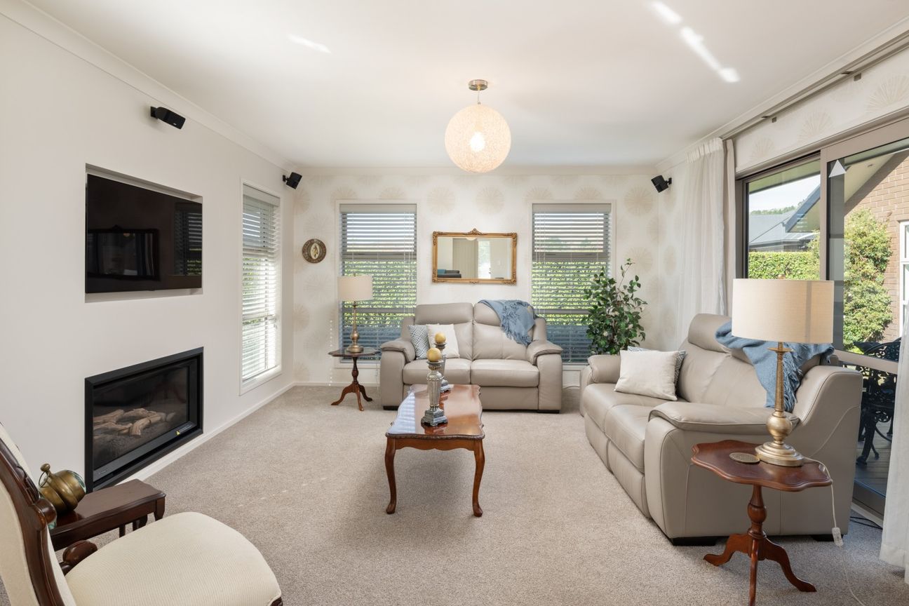 Vendor downsizing, leaving quality ex-show home – pohled 2