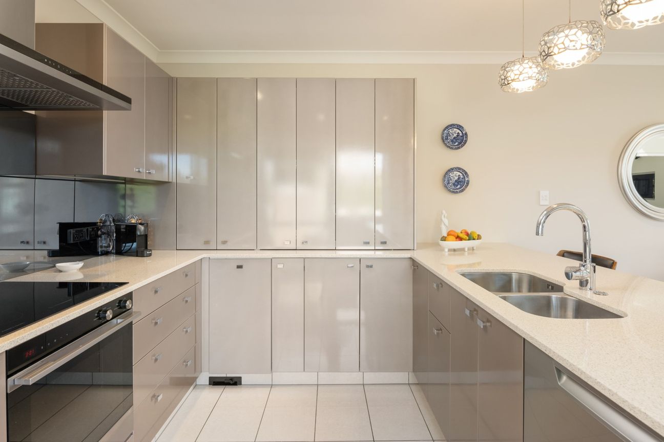 Vendor downsizing, leaving quality ex-show home – pohled 5