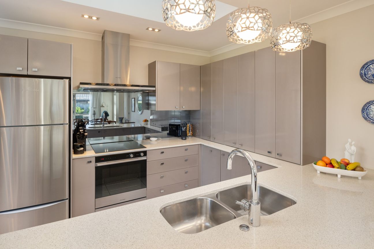 Vendor downsizing, leaving quality ex-show home – pohled 4