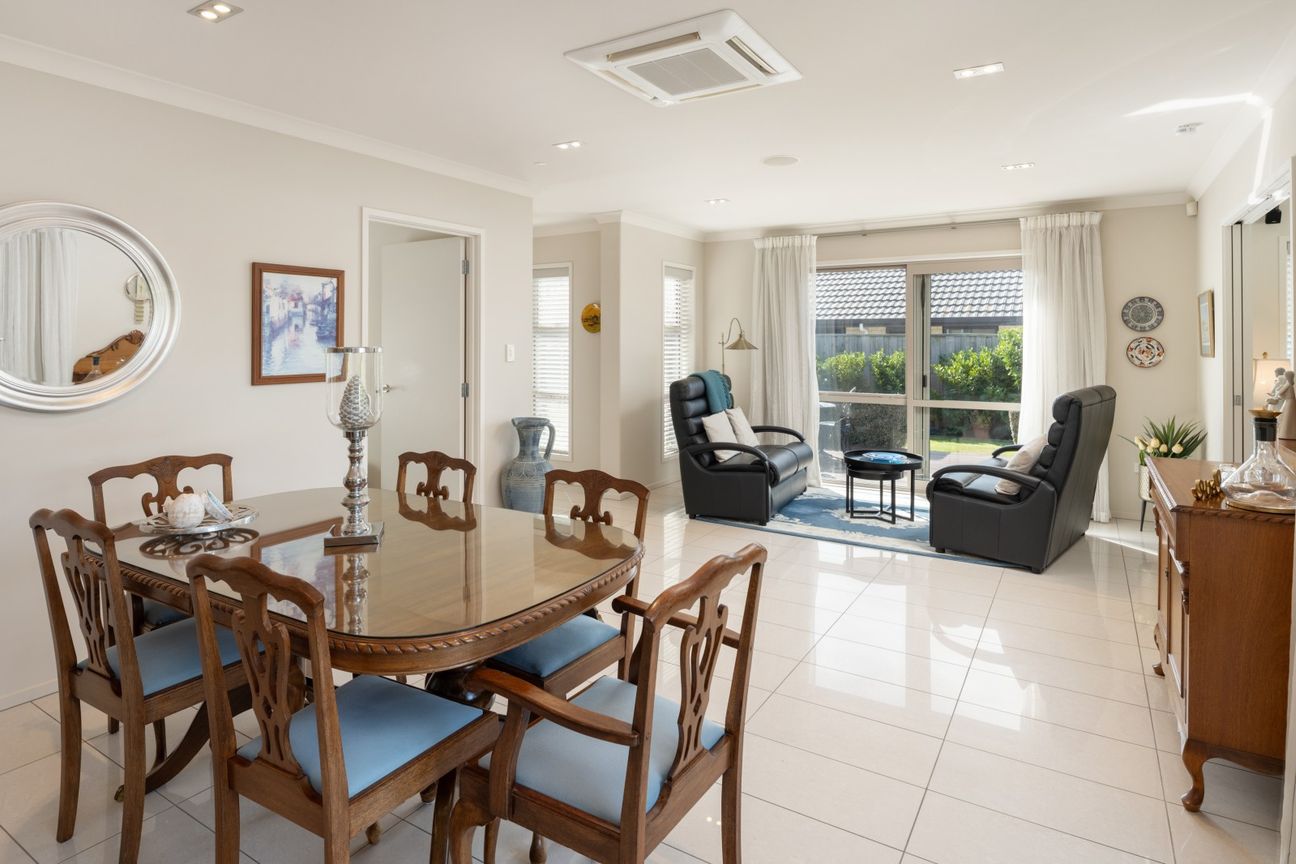 Vendor downsizing, leaving quality ex-show home – pohled 6