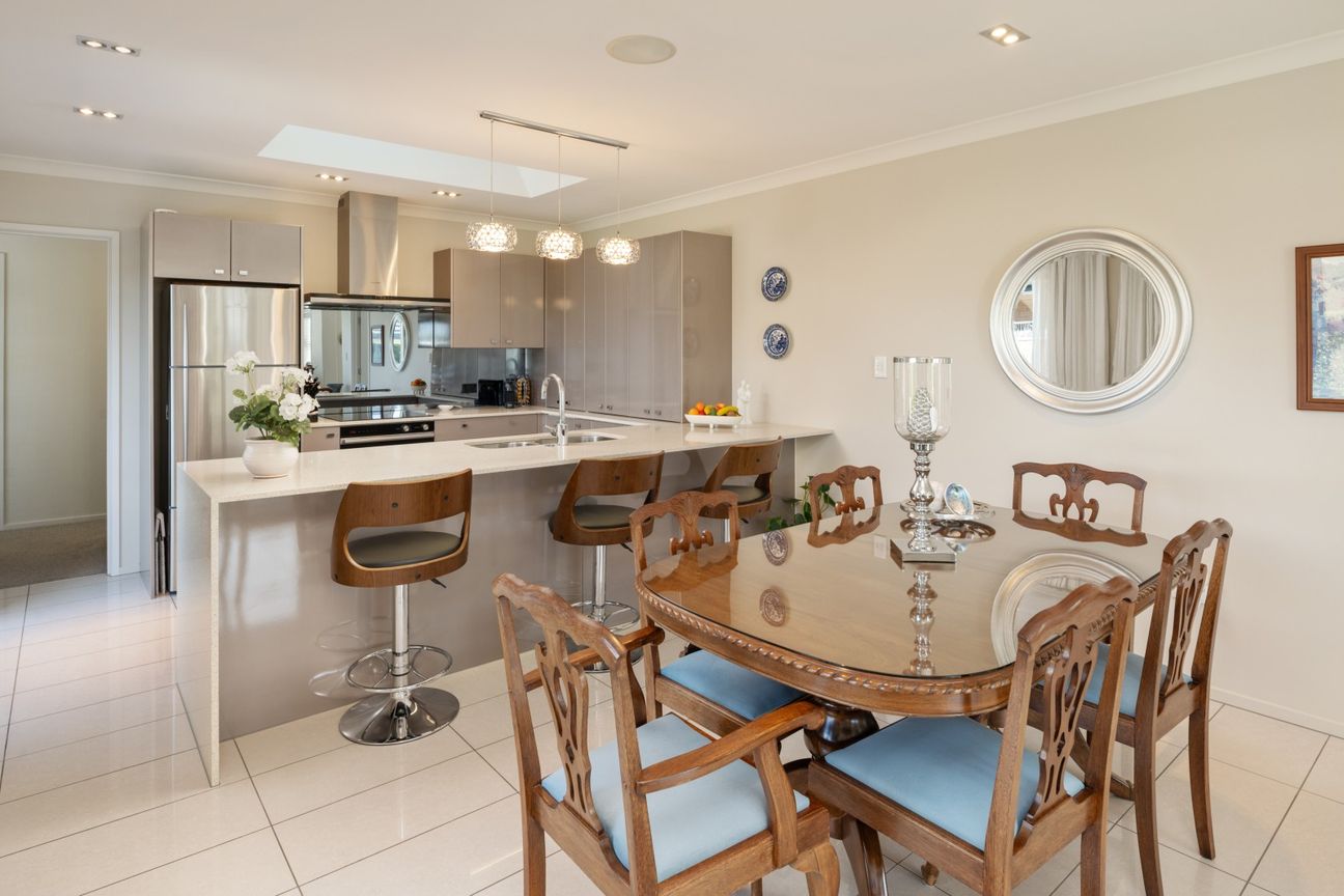 Vendor downsizing, leaving quality ex-show home – pohled 3