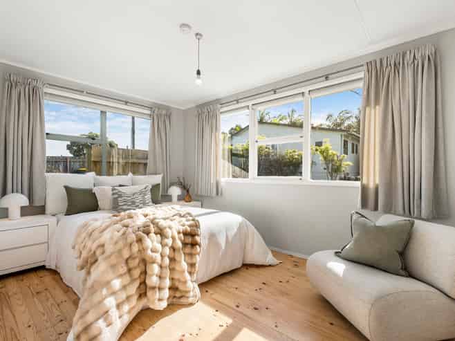 897 East Coast Road, Northcross