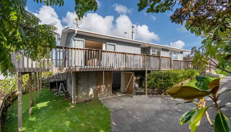 897 East Coast Road, Northcross