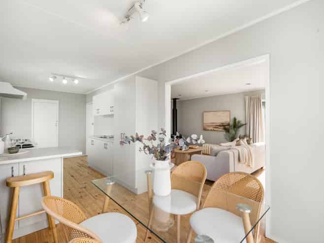 897 East Coast Road, Northcross