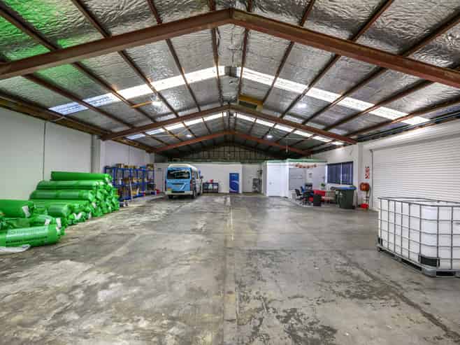 Road-front industrial investment with growth