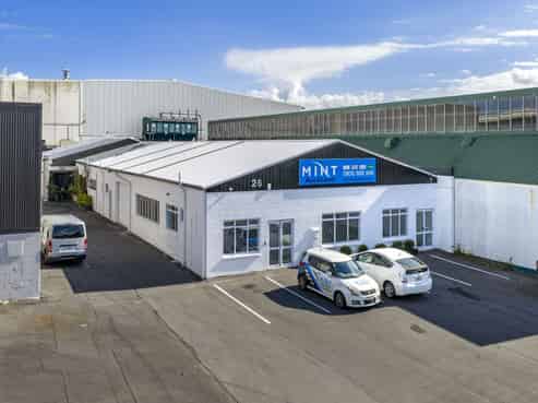 Road-front industrial investment with growth
