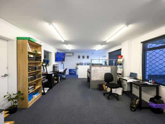 Road-front industrial investment with growth