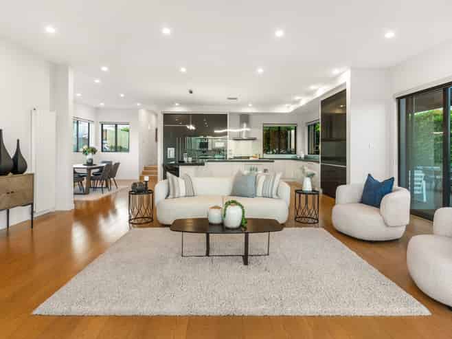 13 Seaview Road, Castor Bay