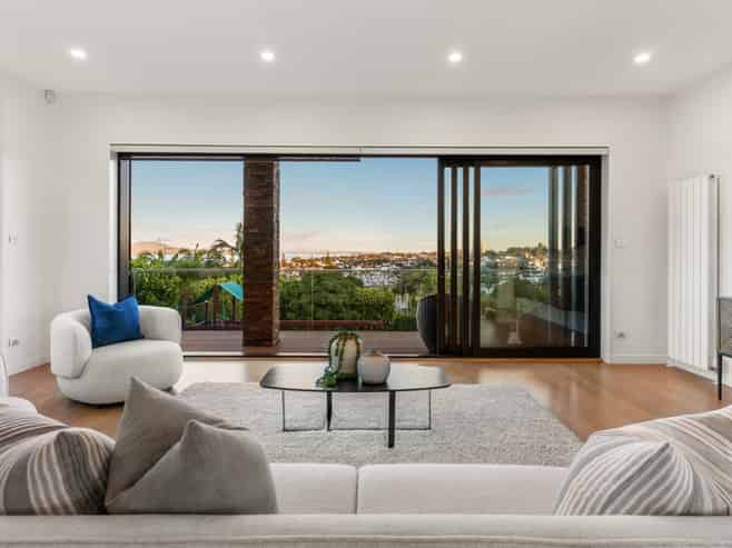 13 Seaview Road, Castor Bay