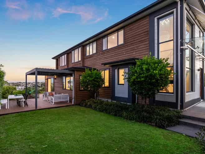 13 Seaview Road, Castor Bay