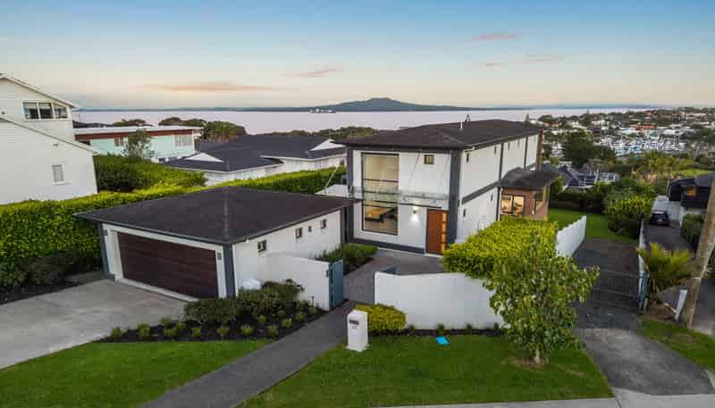13 Seaview Road, Castor Bay