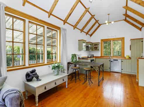 463A High Street South, Carterton