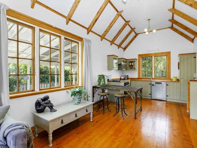 463A High Street South, Carterton