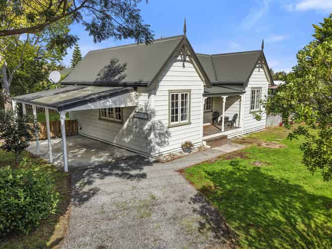 463A High Street South, Carterton