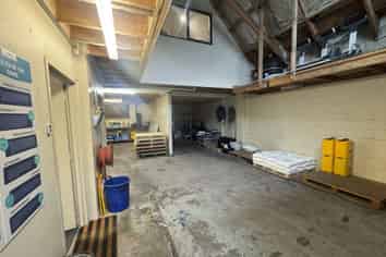 Low-cost office and workshop