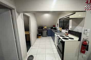 Low-cost office and workshop