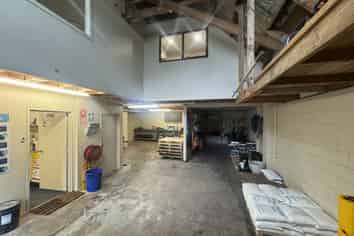 Low-cost office and workshop
