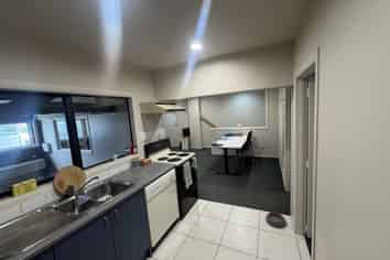 Low-cost office and workshop