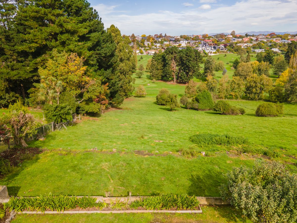 Almost 4000 m² with Golf Views, Marchwiel