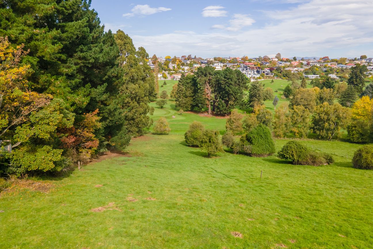 Almost 4000 m² with Golf Views – pohled 4