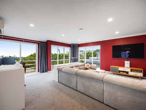 30 Roberta Crescent, Orewa