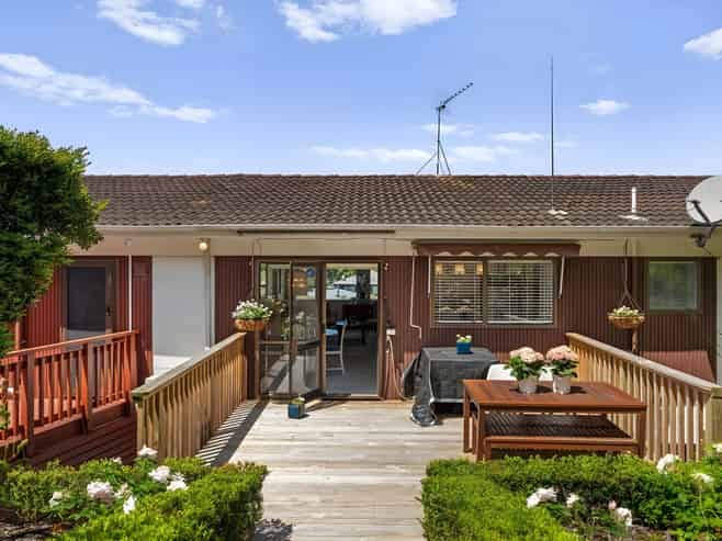 2/14 Monteith Crescent, Remuera