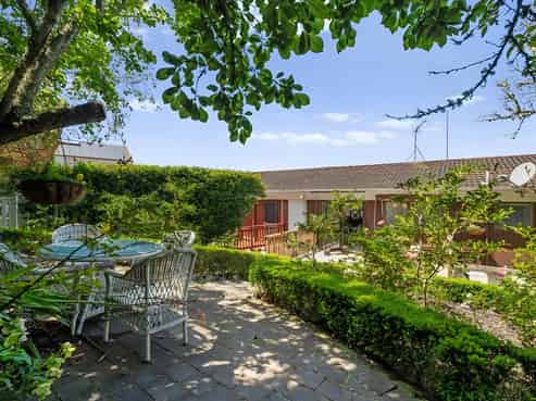 2/14 Monteith Crescent, Remuera