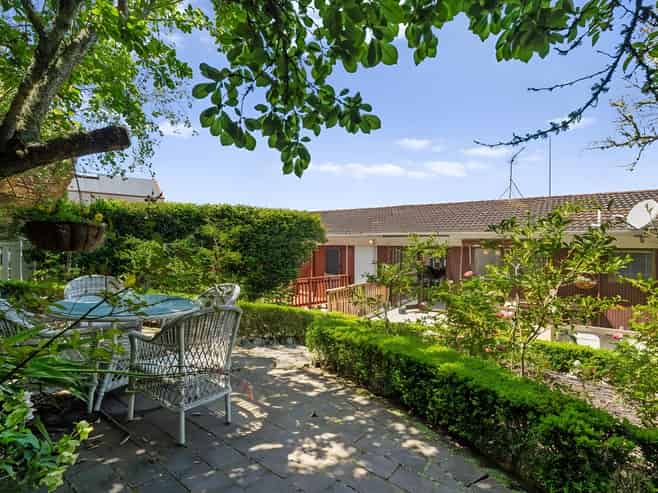 2/14 Monteith Crescent, Remuera