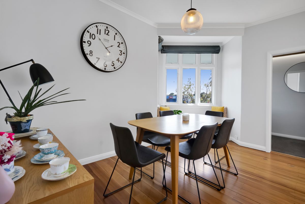 Modern Living with Timeless Villa Charm... - Mehr