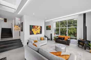 56 Little John Drive, Bellevue